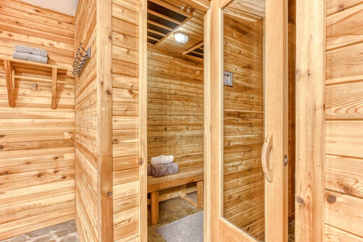 Great Blue Lodge - Spacious Ski Lodge, Hot Tub, Sauna, Game Room & More Government Camp Eksteriør billede