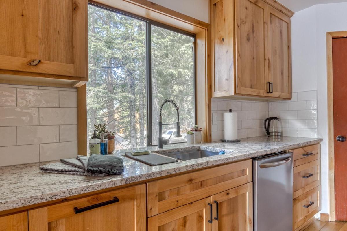Great Blue Lodge - Spacious Ski Lodge, Hot Tub, Sauna, Game Room & More Government Camp Eksteriør billede