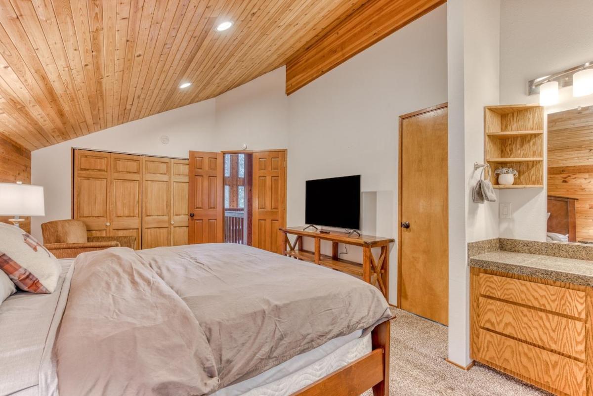 Great Blue Lodge - Spacious Ski Lodge, Hot Tub, Sauna, Game Room & More Government Camp Eksteriør billede