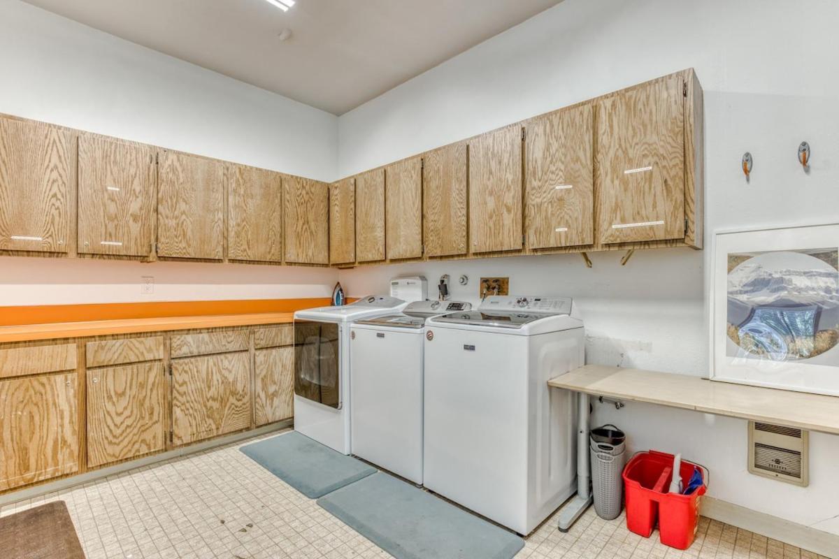 Great Blue Lodge - Spacious Ski Lodge, Hot Tub, Sauna, Game Room & More Government Camp Eksteriør billede
