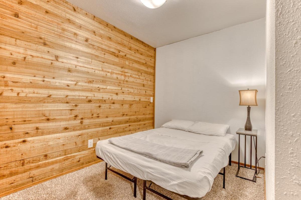 Great Blue Lodge - Spacious Ski Lodge, Hot Tub, Sauna, Game Room & More Government Camp Eksteriør billede