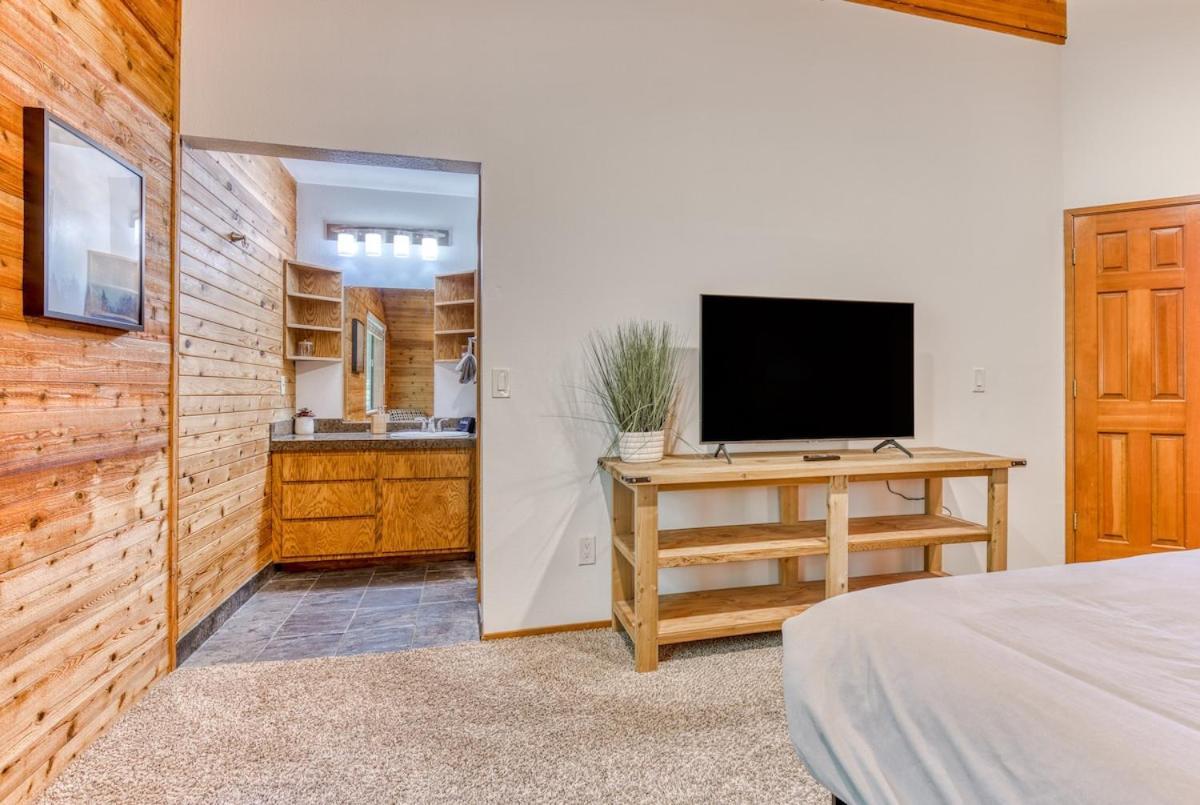 Great Blue Lodge - Spacious Ski Lodge, Hot Tub, Sauna, Game Room & More Government Camp Eksteriør billede