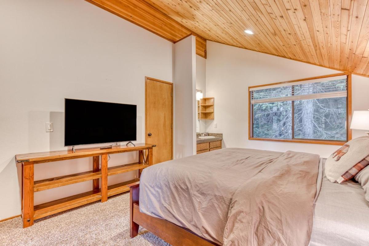 Great Blue Lodge - Spacious Ski Lodge, Hot Tub, Sauna, Game Room & More Government Camp Eksteriør billede