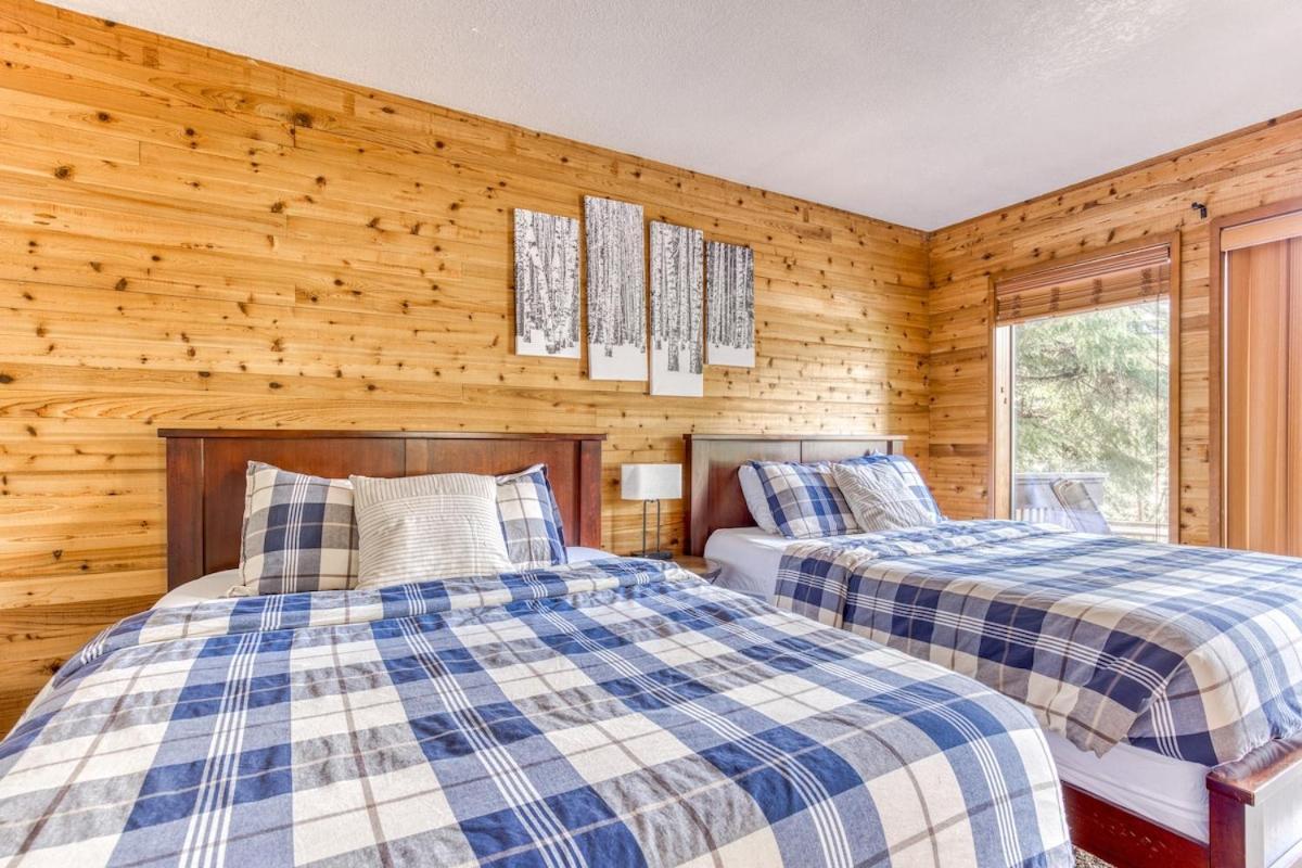 Great Blue Lodge - Spacious Ski Lodge, Hot Tub, Sauna, Game Room & More Government Camp Eksteriør billede