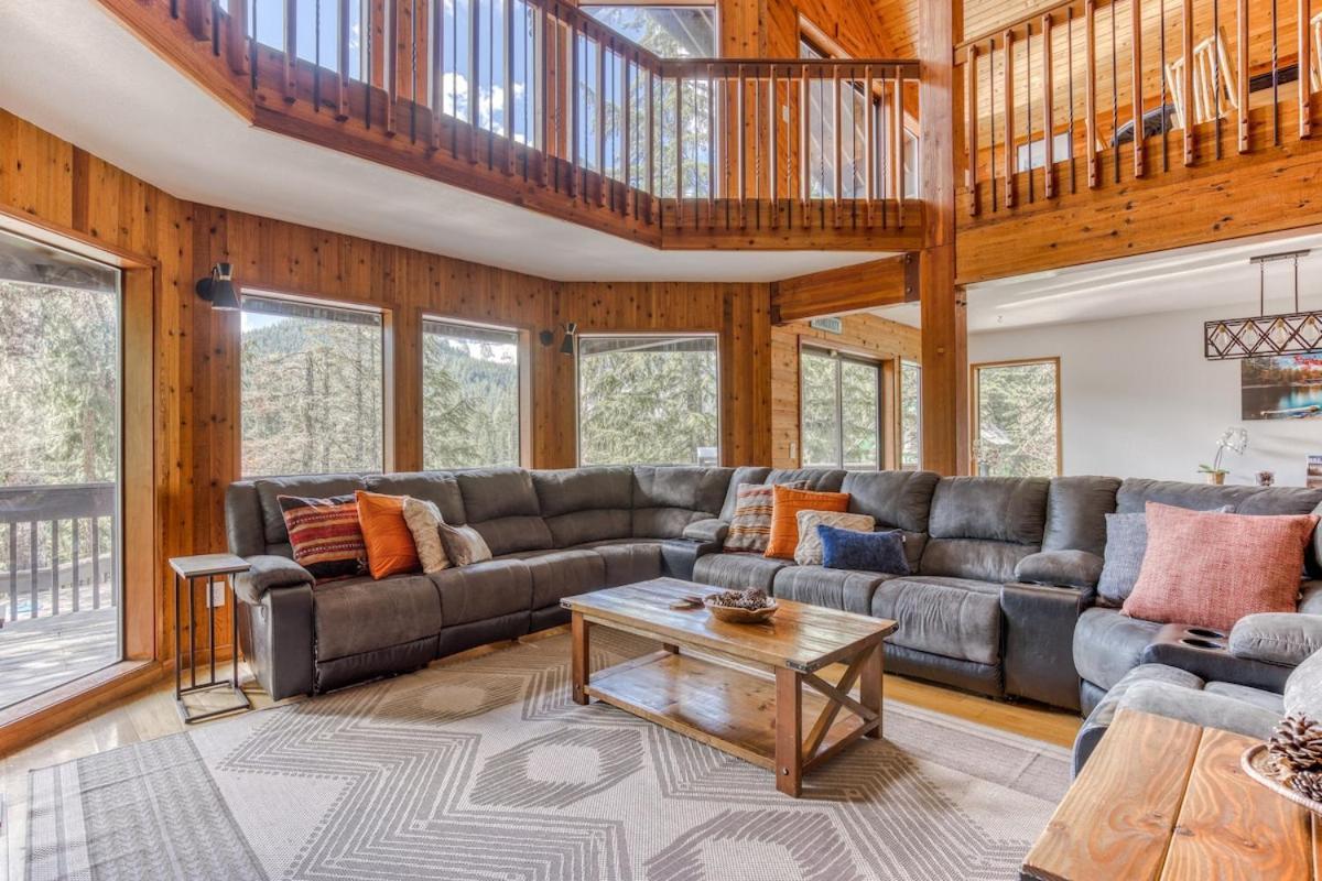 Great Blue Lodge - Spacious Ski Lodge, Hot Tub, Sauna, Game Room & More Government Camp Eksteriør billede