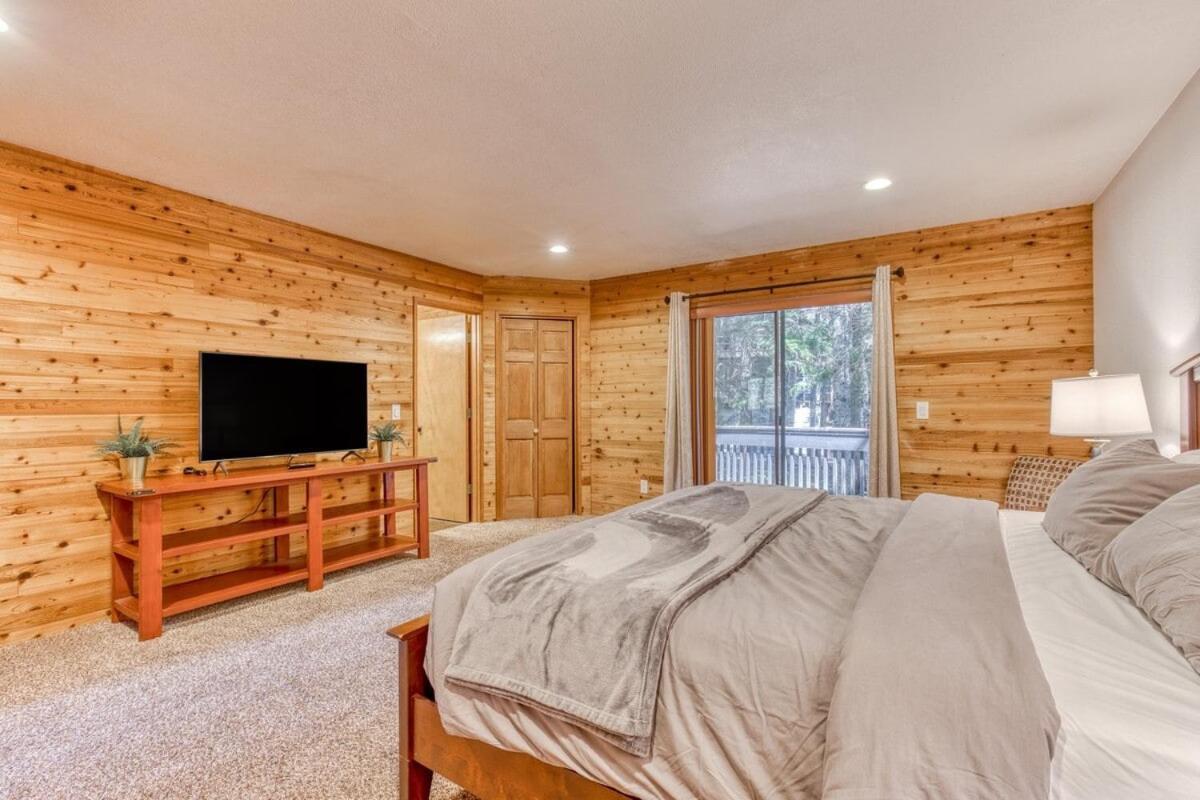 Great Blue Lodge - Spacious Ski Lodge, Hot Tub, Sauna, Game Room & More Government Camp Eksteriør billede