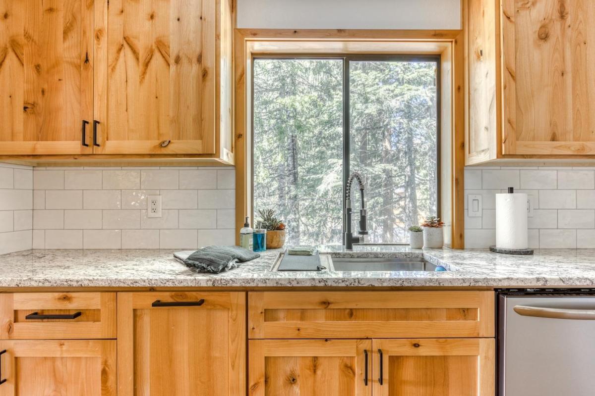 Great Blue Lodge - Spacious Ski Lodge, Hot Tub, Sauna, Game Room & More Government Camp Eksteriør billede