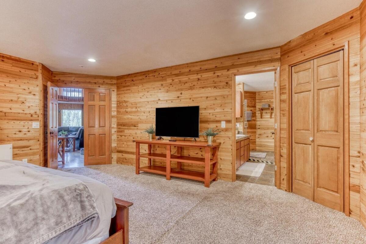 Great Blue Lodge - Spacious Ski Lodge, Hot Tub, Sauna, Game Room & More Government Camp Eksteriør billede