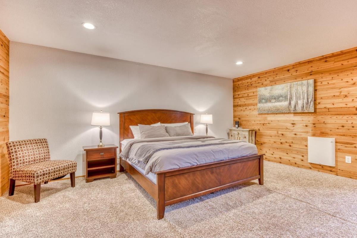 Great Blue Lodge - Spacious Ski Lodge, Hot Tub, Sauna, Game Room & More Government Camp Eksteriør billede